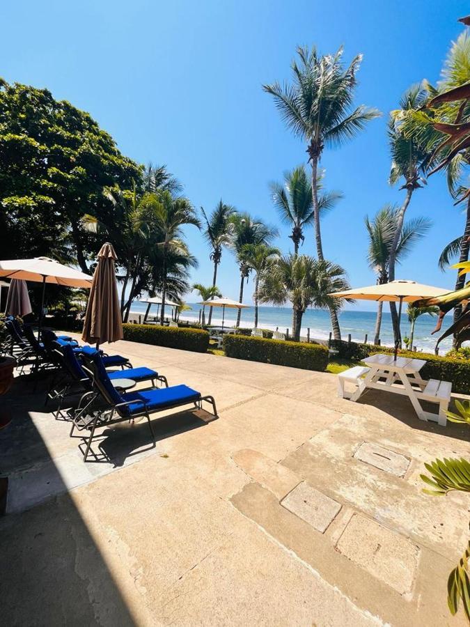 The Backyard Beachfront Hotel Jacó Esterno foto