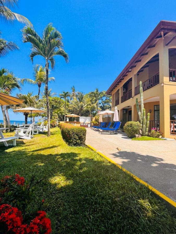 The Backyard Beachfront Hotel Jacó Esterno foto