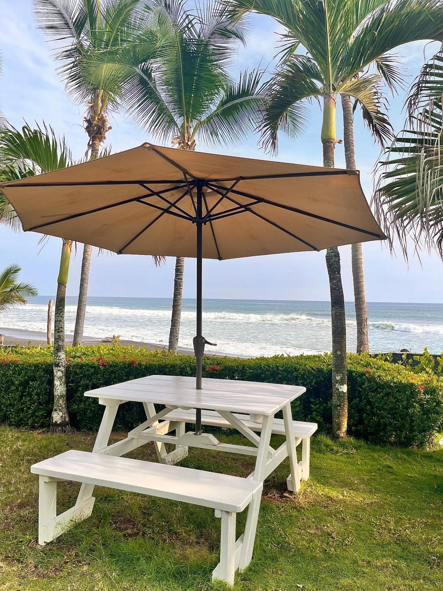 The Backyard Beachfront Hotel Jacó Esterno foto