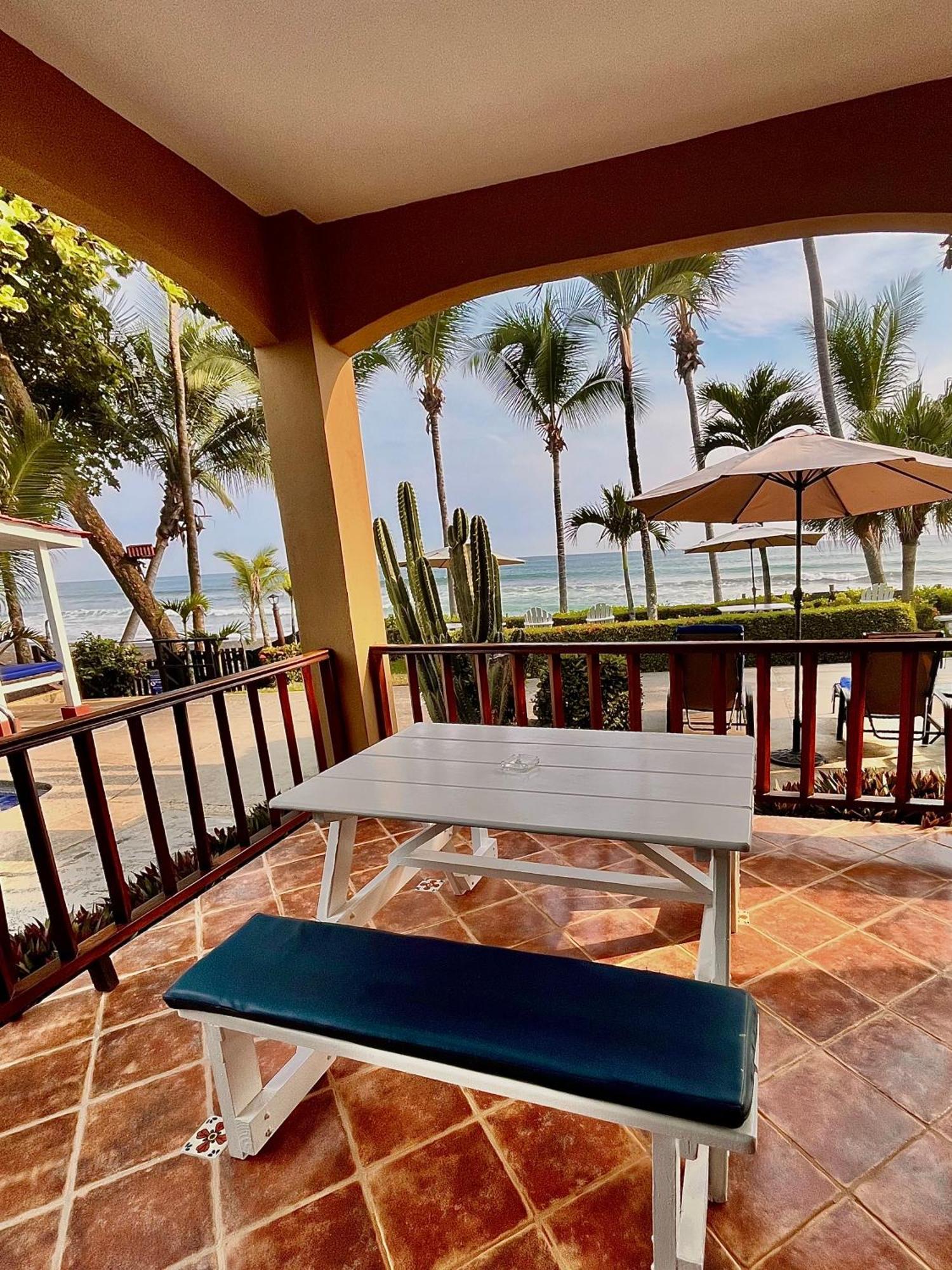 The Backyard Beachfront Hotel Jacó Esterno foto